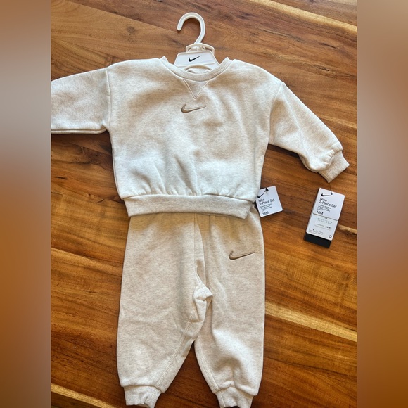 Nike set - Picture 1 of 4